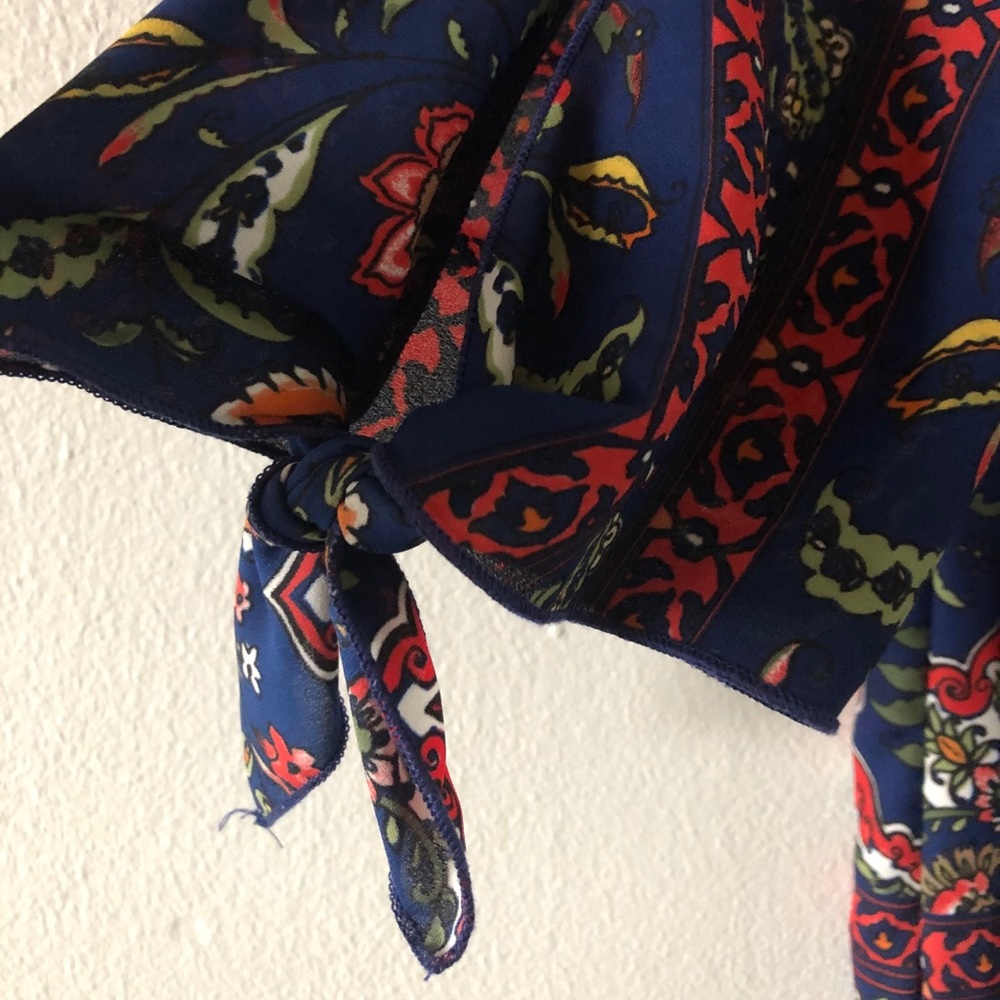 Verse Pattern Top - Picture 2 of 4